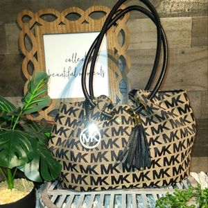 Michael Kors Purse in excellent condition